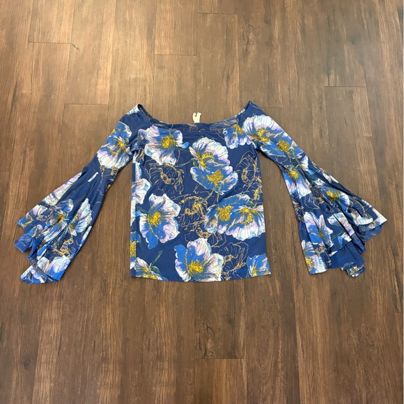 FREE PEOPLE BELL SLEEVES TOP - Picture 2 of 8